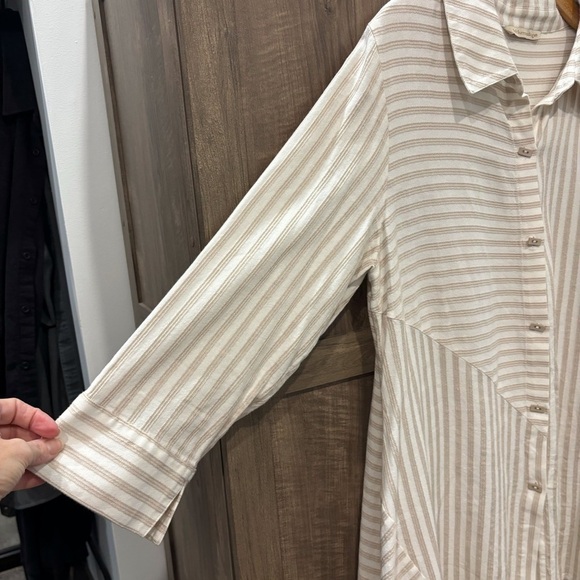 Soft Surroundings Large Standout Striped Asymmetrical Button Down Shirt Tunic - Picture 7 of 12